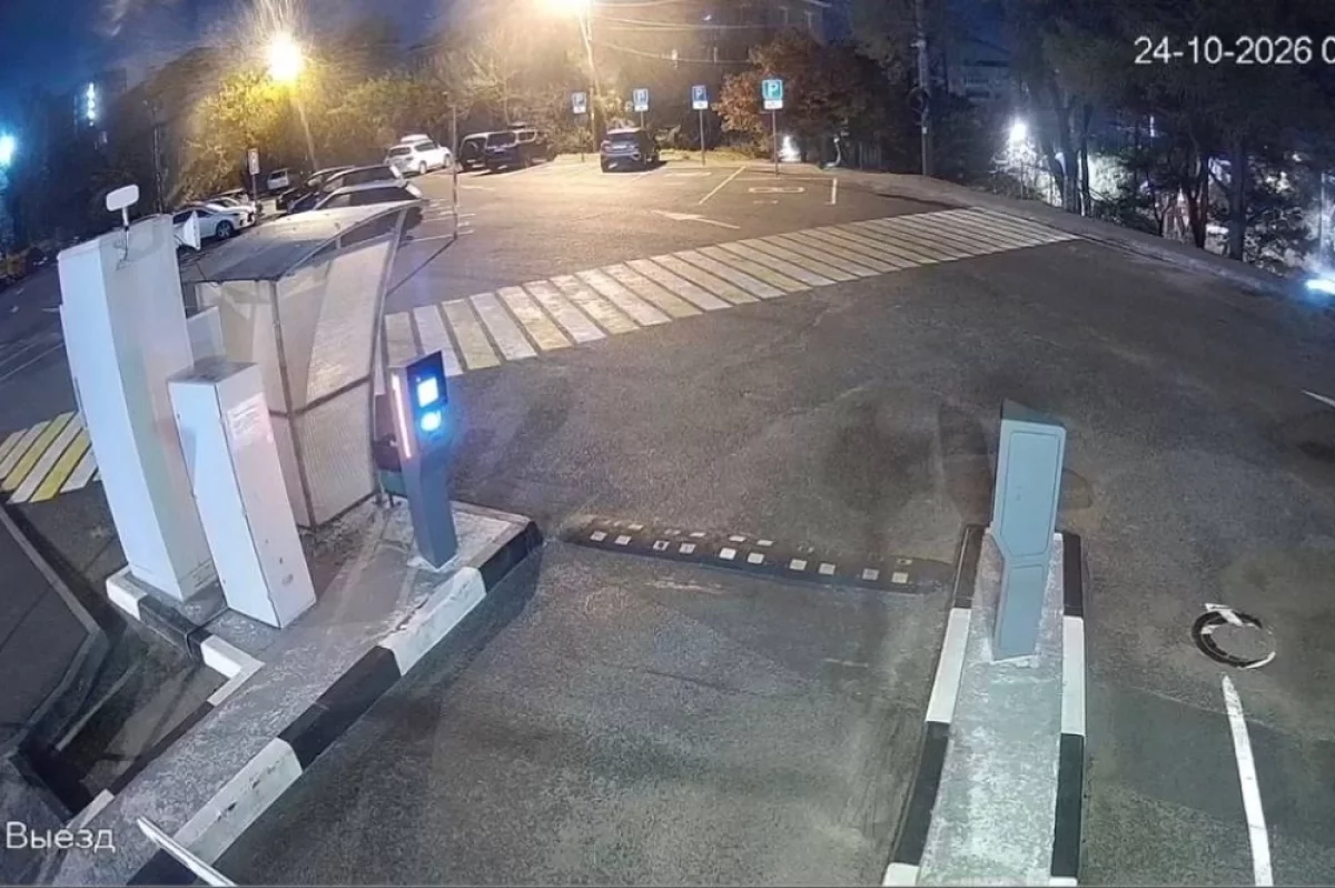 Во Владивостоке ремонтируют платную парковку, пострадавшую от вандализма