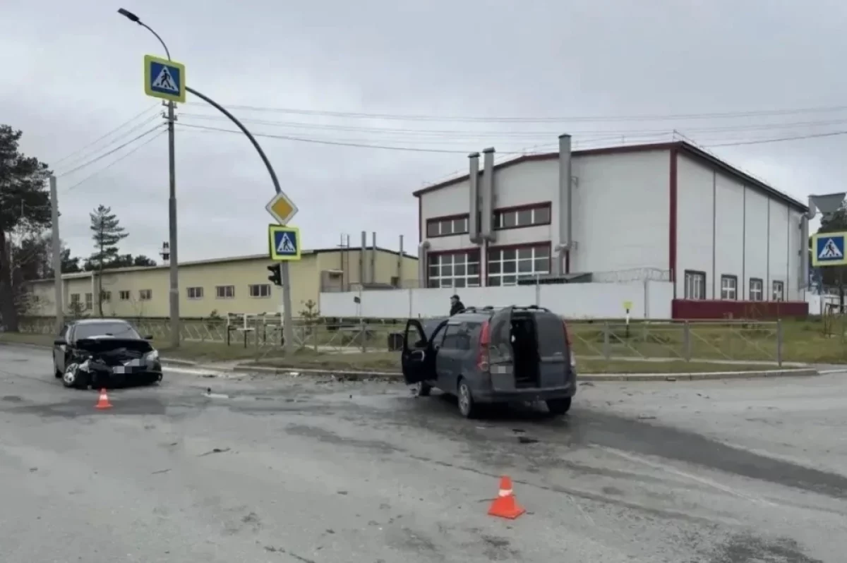 В Сургуте в ДТП пострадали водитель «ВАЗа» и его 13‑летний пассажир