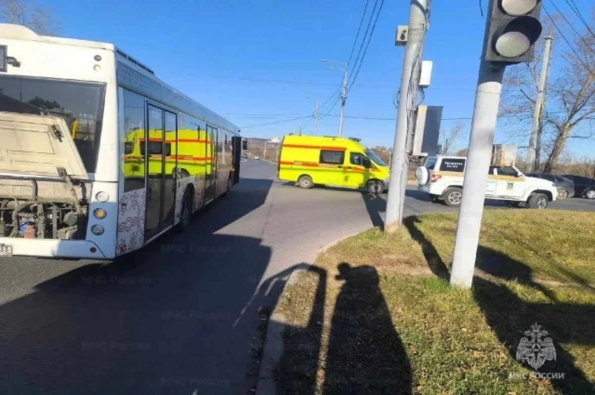 Во Владимире столкнулись автобус и легковой автомобиль: пострадал ребенок