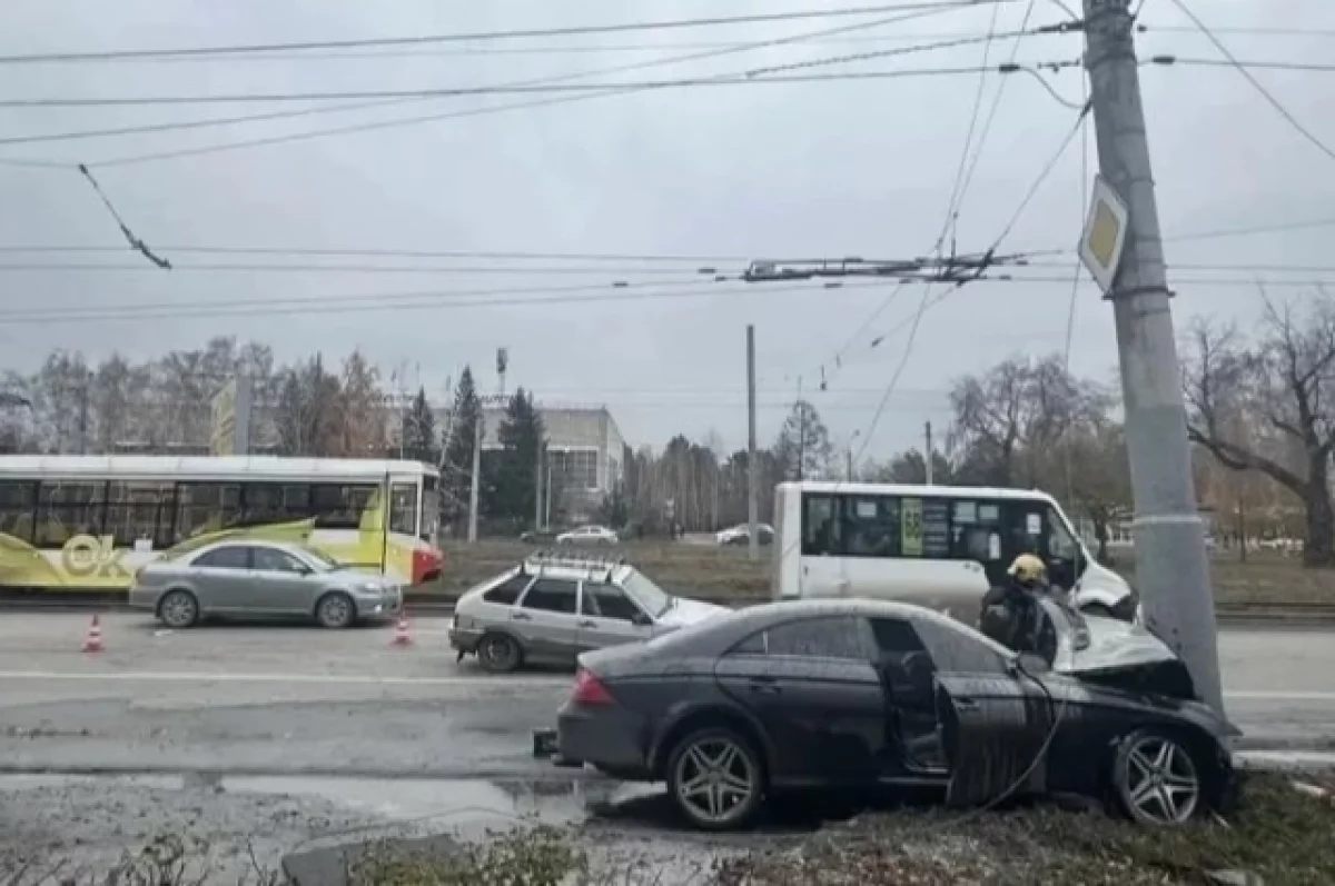 ДТП с пострадавшими случилось на улице Богдана Хмельницкого в Омске