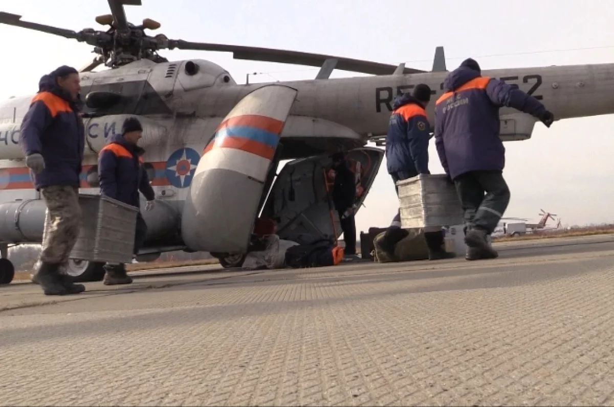 В Хабаровском крае шесть спасателей отправили защищать Голубичное от огня