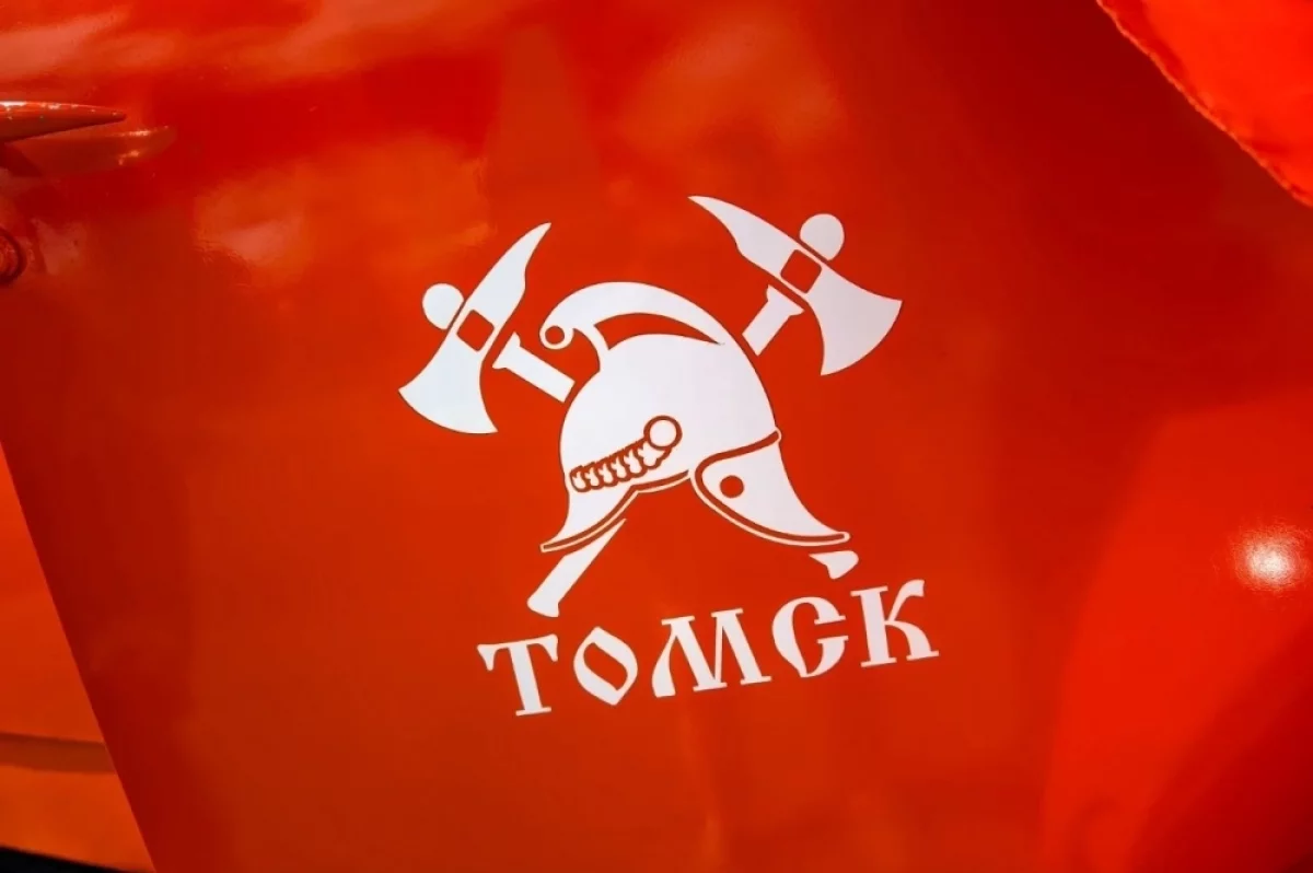 В Томске горит ценный деревянный дом на Рузского, 17