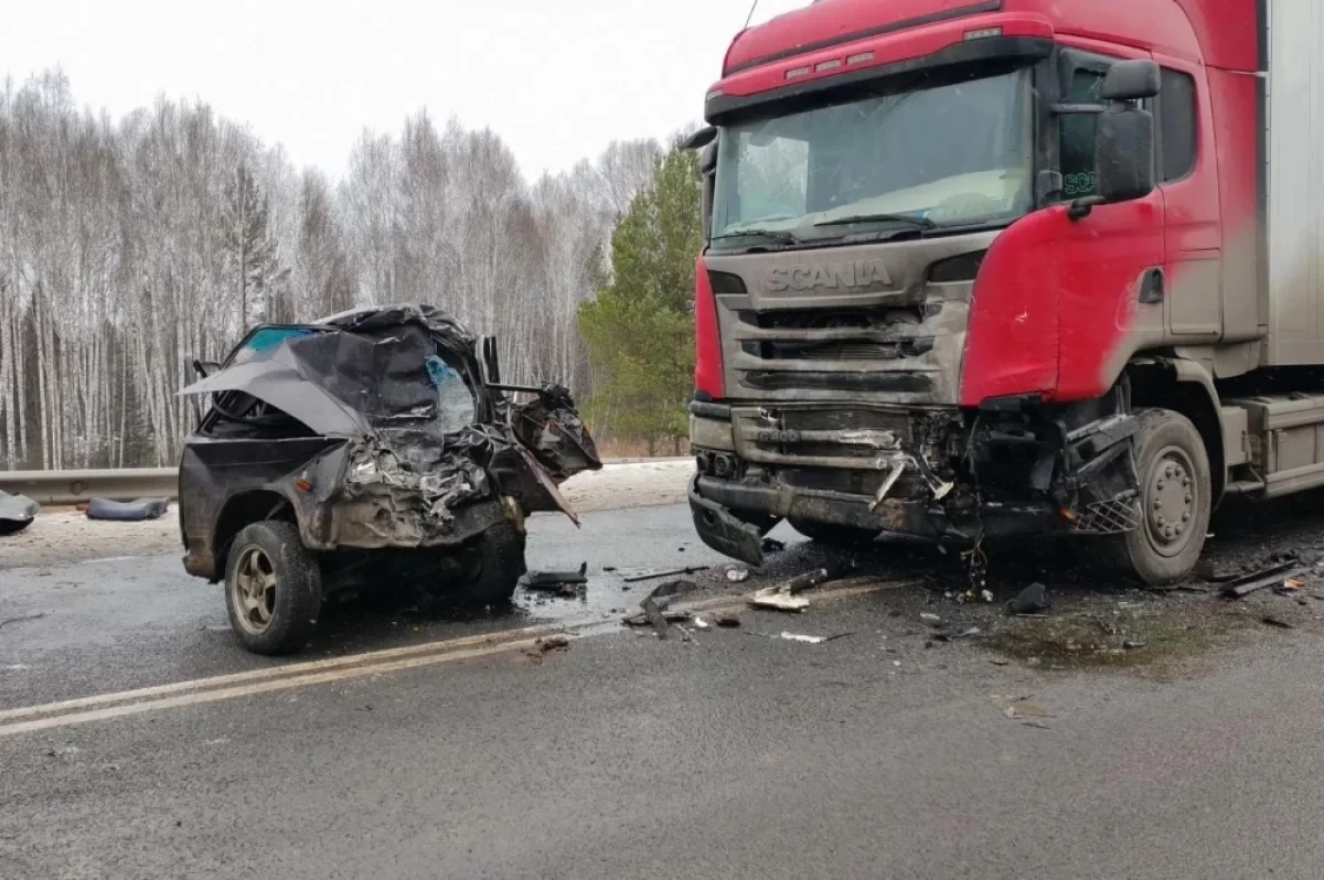 Водитель ВАЗа погиб в ДТП на трассе Р-255 «Сибирь» под Красноярском