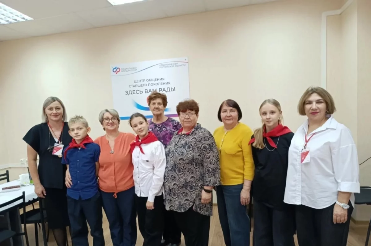 В Асине школьники и ветераны собрали 100 наборов для бойцов