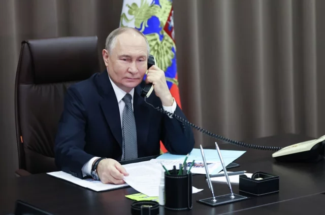 Президент России Владимир Путин провел телефонный разговор с президентом Финляндии Александром Стуббом и премьер-министром Норвегии Йонасом Гаром Стере.