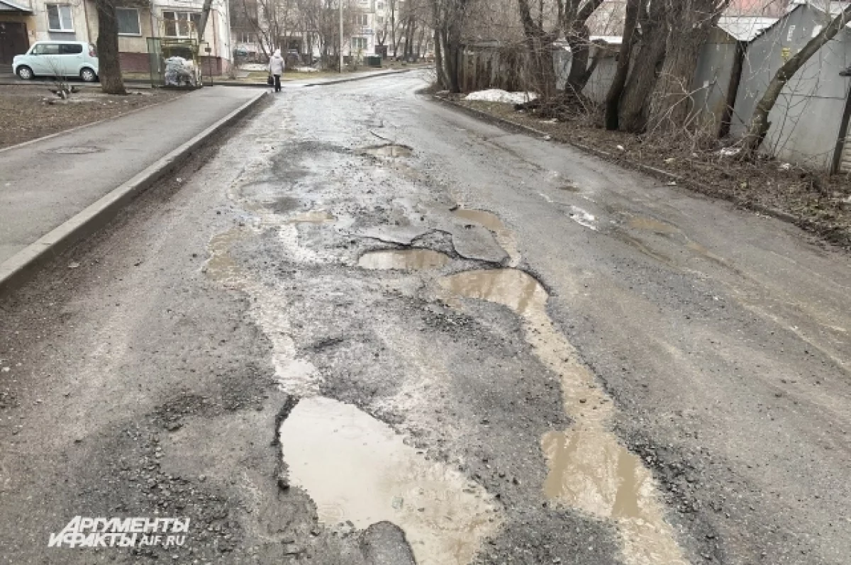 В Волжском дорожника оштрафовали за ямы и колейность
