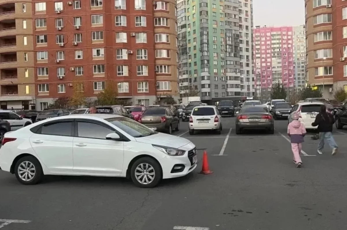 В Оренбурге иномарка сбила 10-летнего мальчика на самокате во дворе
