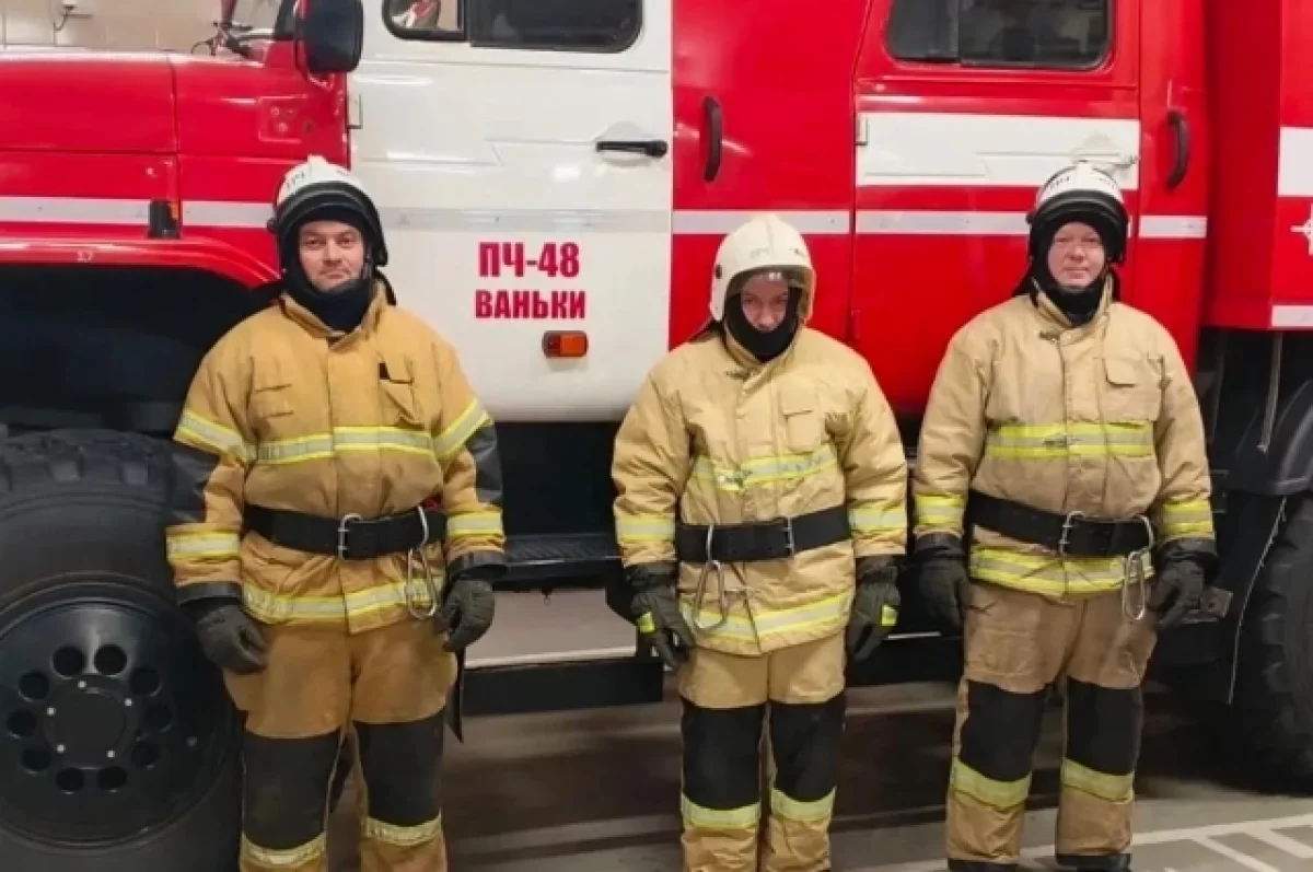 В Прикамье пожарные вытащили из горящей квартиры двоих пострадавших