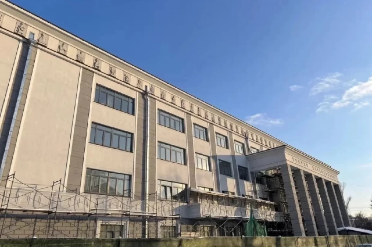 Фасад Дворца культуры металлургов открыли после реставрации