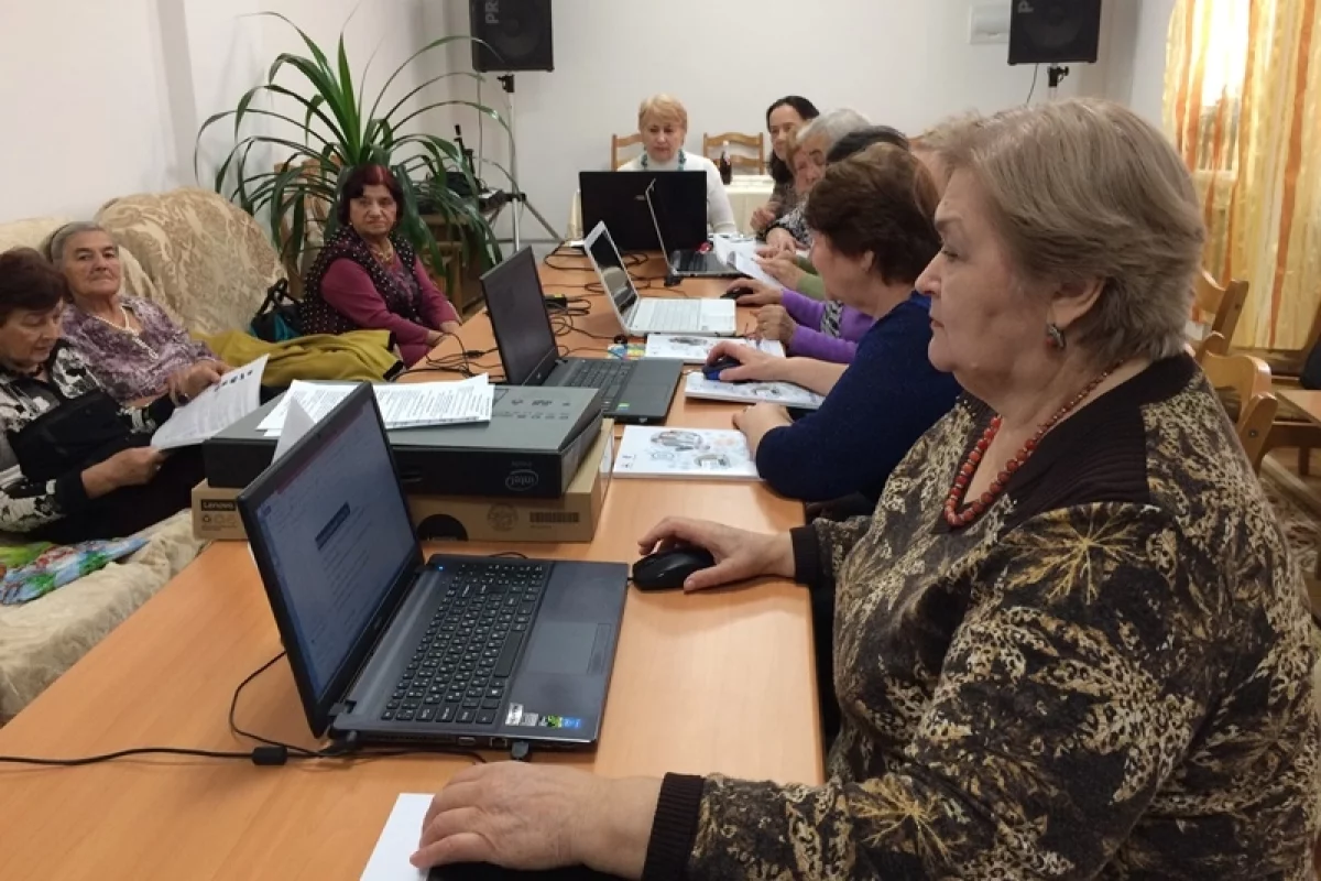 Азбуке интернета обучают пенсионеров в Хабаровском крае и ЕАО