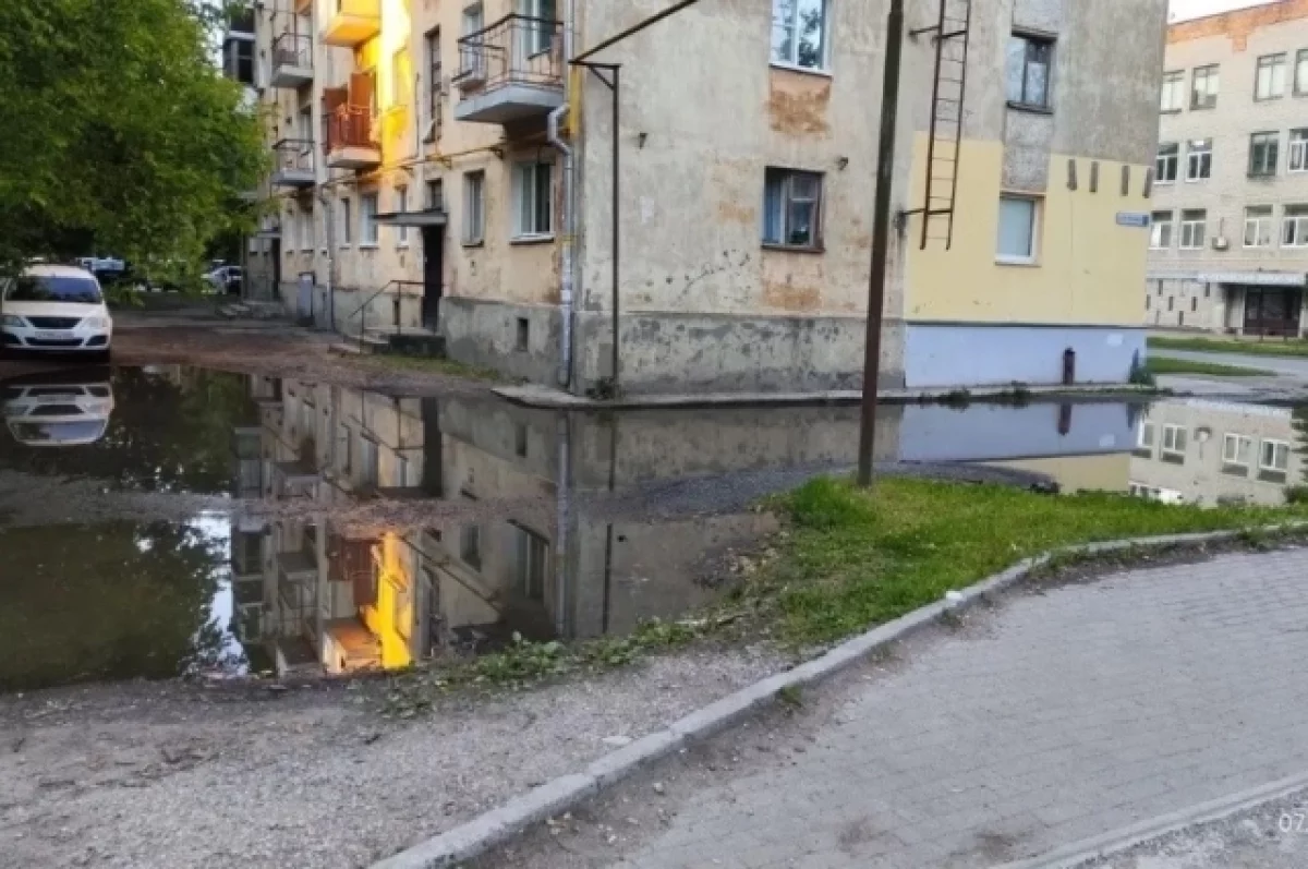 В Пскове благоустроят тротуар у дома №7 на Гагарина