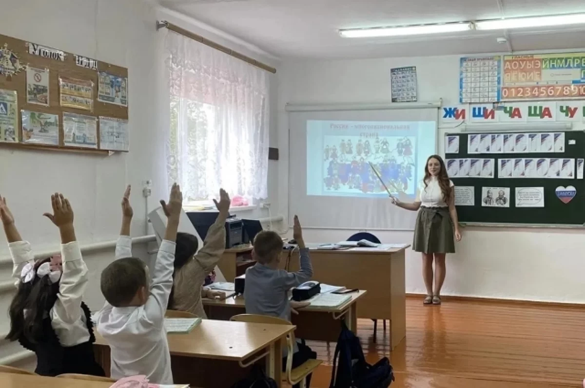 Самарским учителям обещают статус ветерана труда и защиту от съёмки
