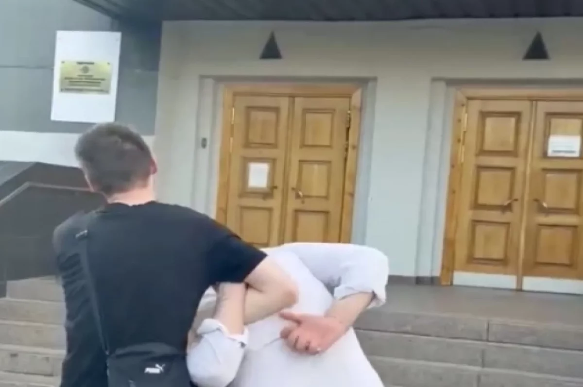 Сжегшего паспорт челябинца приговорили к принудительным работам