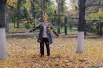 Нельзя проспать такую погожую осень! Надо гулять в любую свободную минуту.