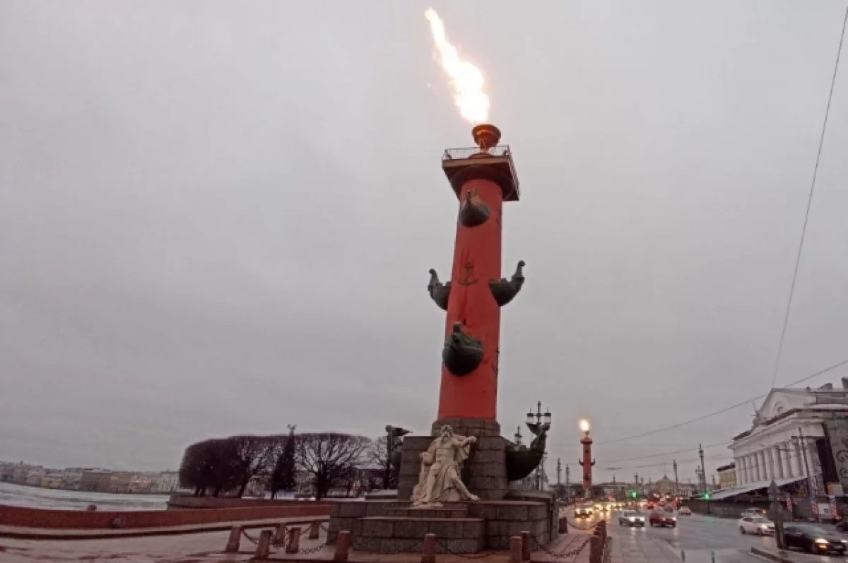 Ростральные колонны впервые зажгут в Петербурге в День народного единства
