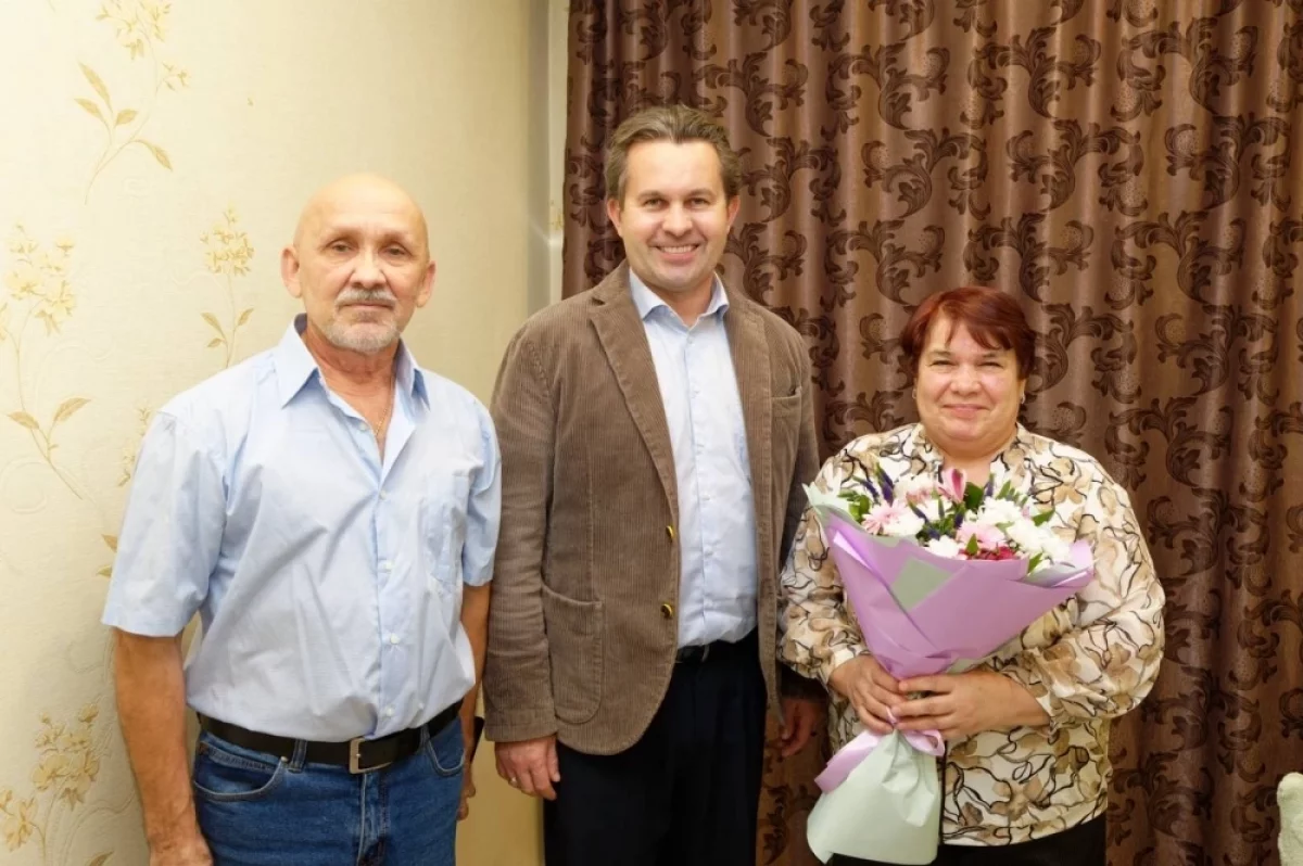Мэр Томска навестил родителей бойца СВО в Северске