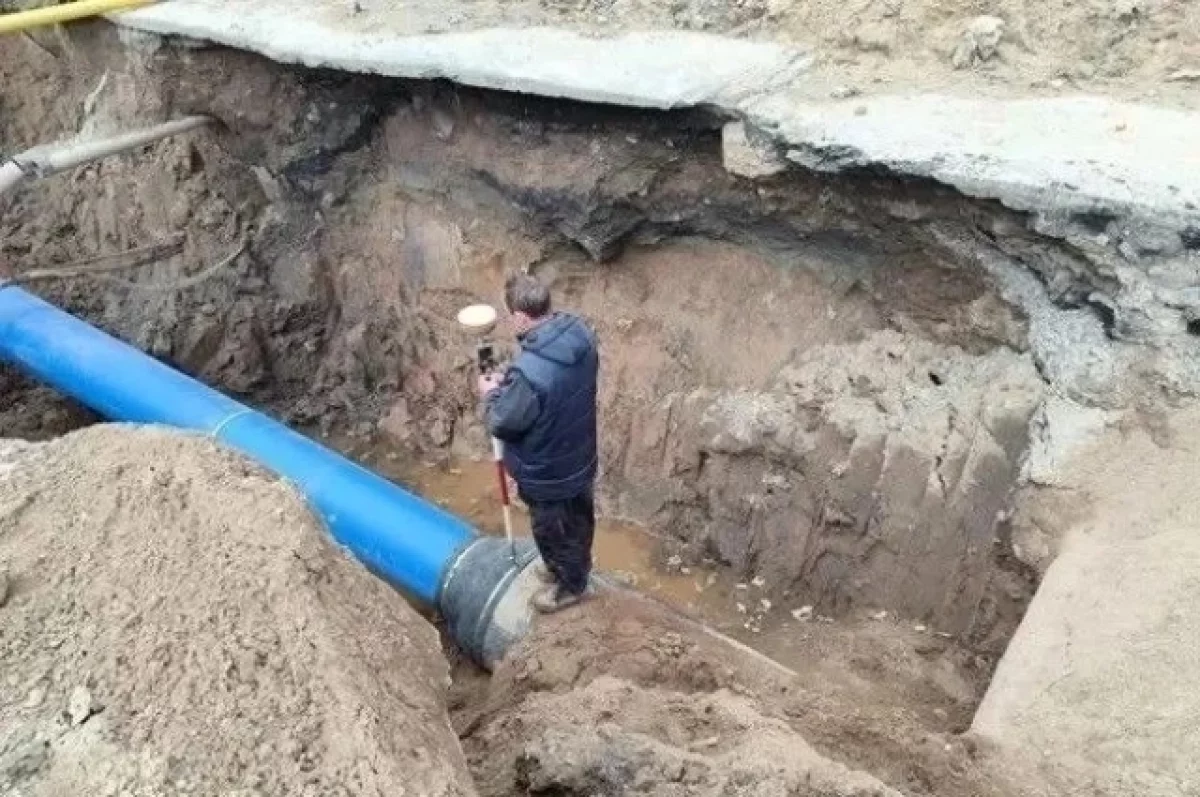 В Великих Луках обновляют аварийные участки кольцевого водовода