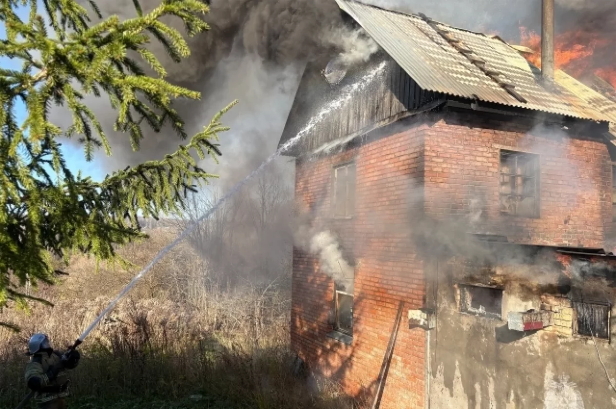 Жилые дома, барак и заброшенное здание горели в Тульской области за сутки