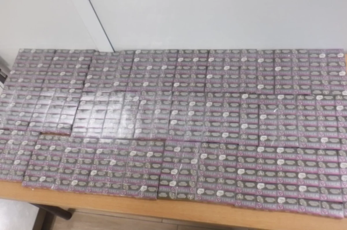 Таможенники изъяли у пассажирки Краснодар—Стамбул 780 пачек стиков