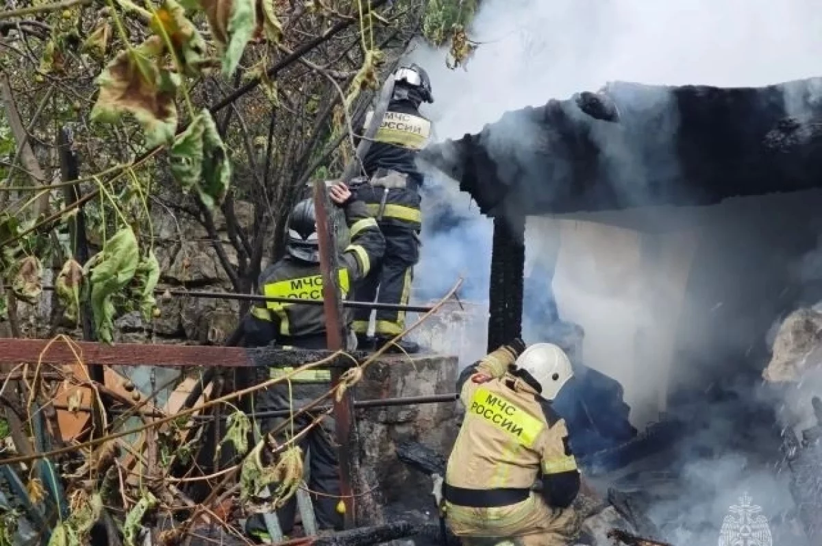 В Ялте потушили пожар в двухэтажном частном доме на улице Богдановича