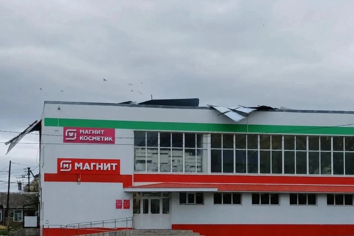 Сильный ветер сорвал крышу в магазине «Магнит» на Ставрополье