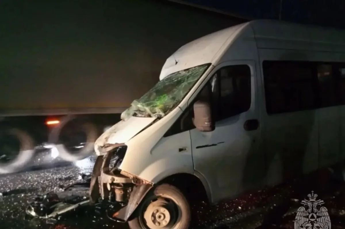 На Ставрополье 10 человек пострадали в ДТП с маршруткой и грузовиком