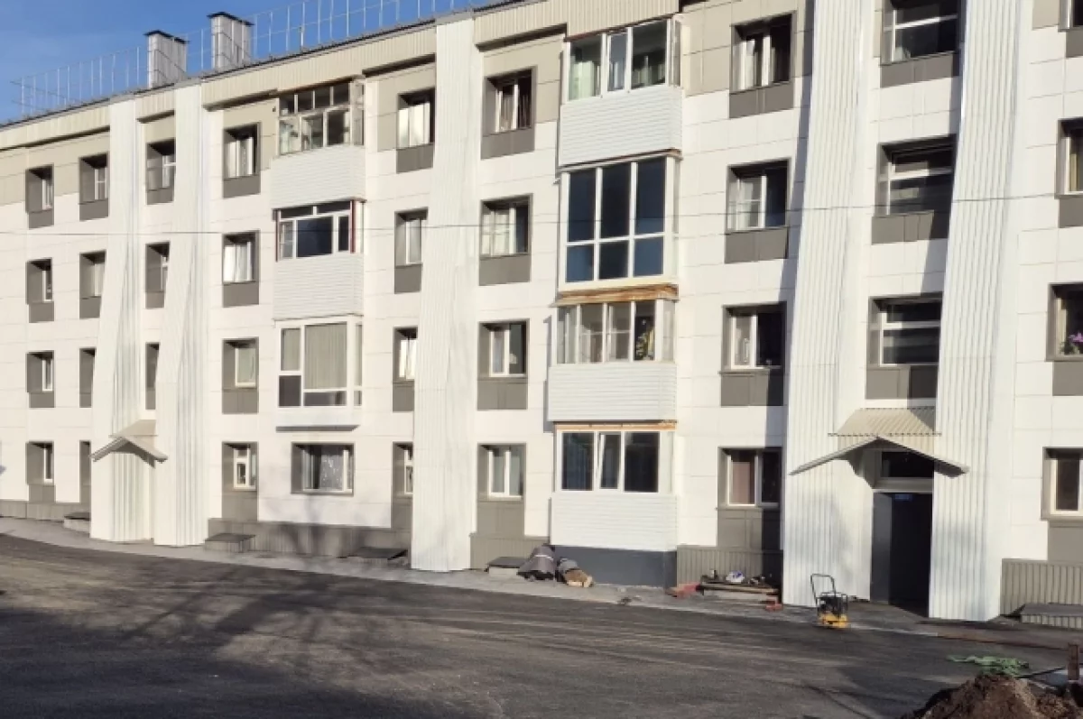 Благоустройство у дома №67 на Ленинской проверил мэр Петропавловска