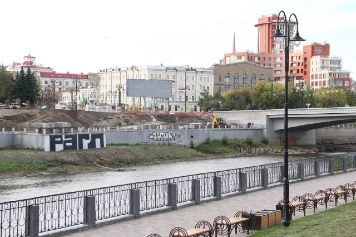 Коммунальщики скрыли сброс отходов в реку Омь в Омской области