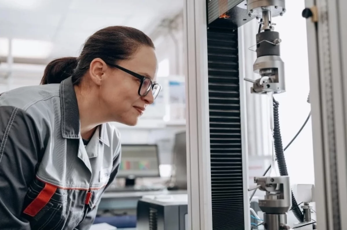 Преподаватели вузов изучили в Омске производство полипропилена