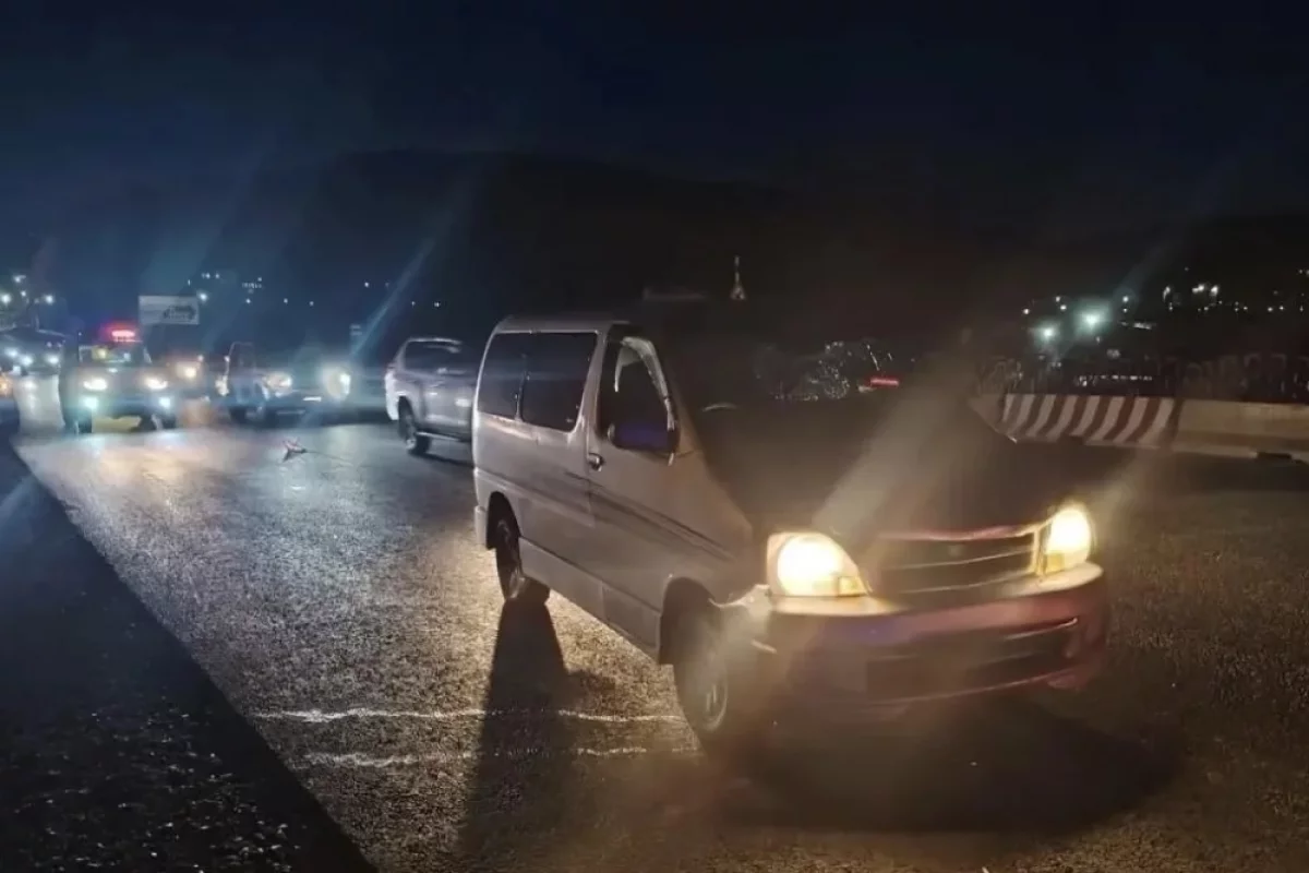 В Петропавловске Toyota Hiace сбила пешехода, шедшего по дороге
