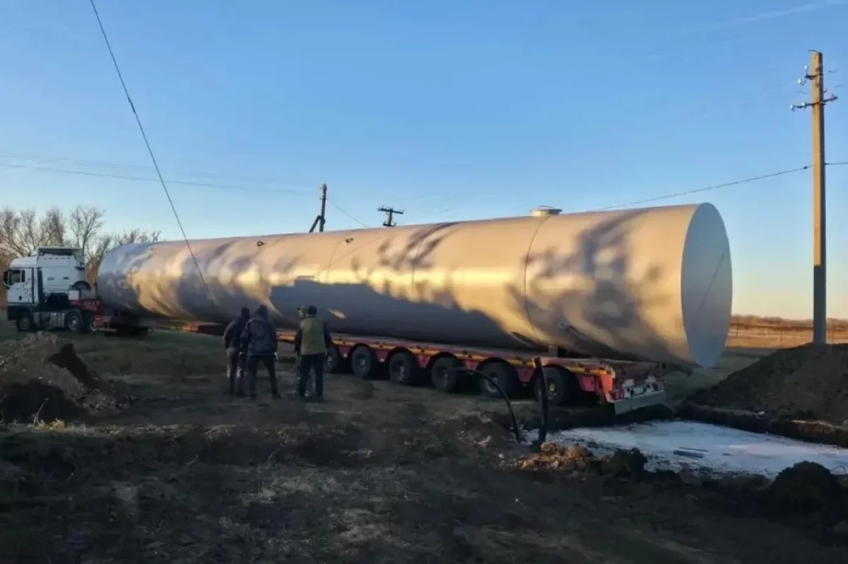 В Романовке завершается установка новой водонапорной башни