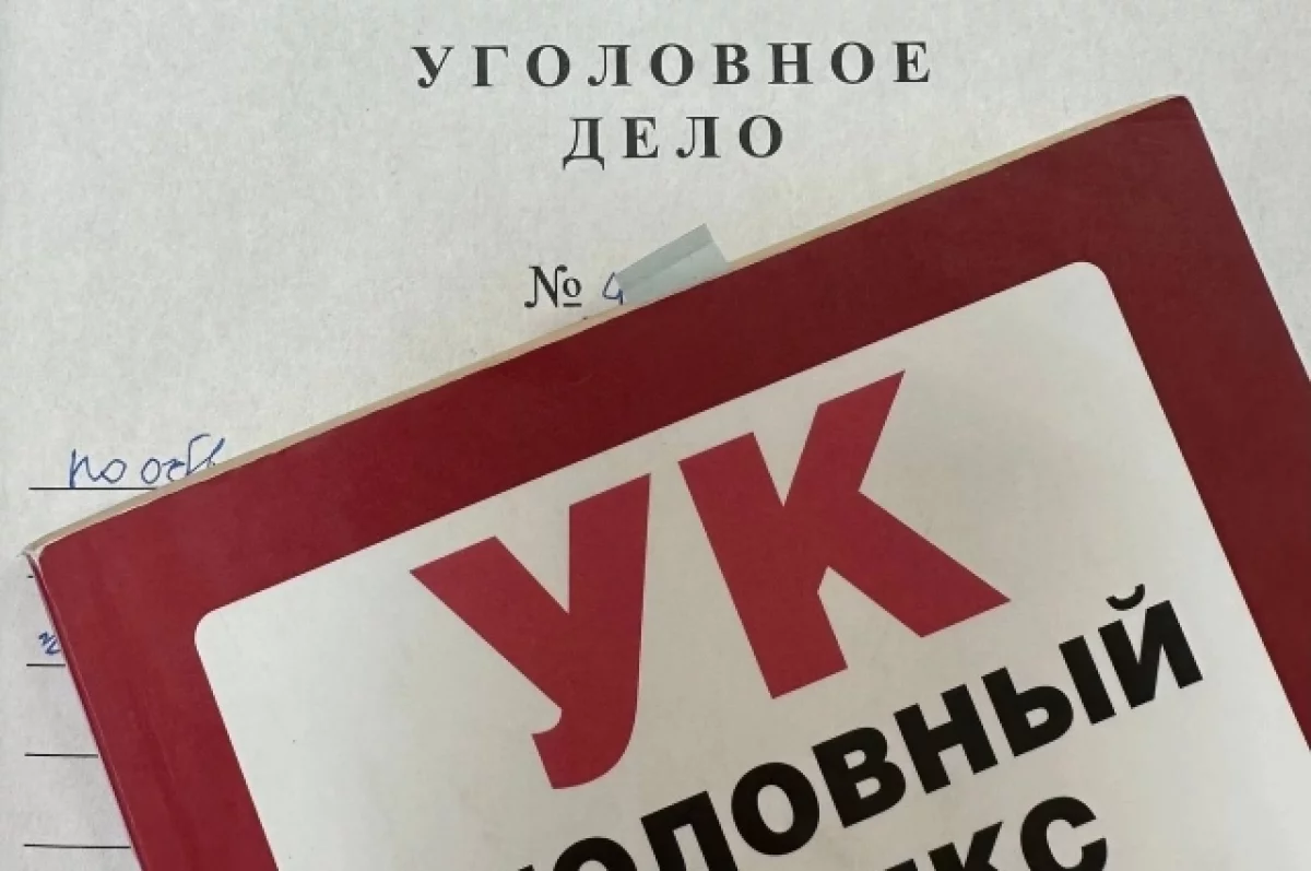 Сотрудница калужского ФСИН за взятку разрешила заключенным иметь телефоны