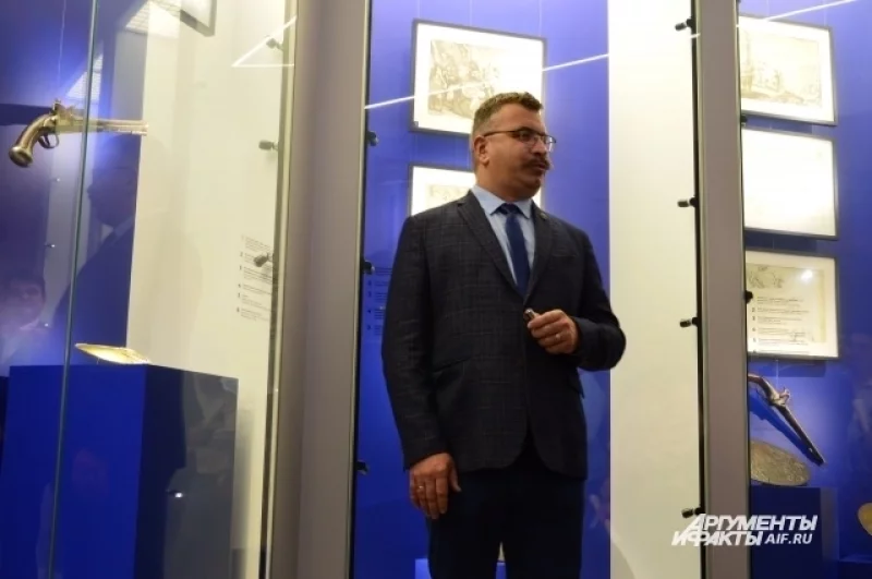 Экскурсию на открытии проводил лично начальник экспозиционно-выставочного отдела Военно-исторического музея артиллерии, инженерных войск и войск связи Санкт-Петербурга Фёдор Зорин.