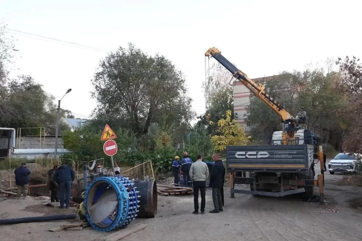 В Астрахани капитально ремонтируют крупный водовод и коллектор