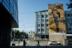 Мурал с изображением Николая II.  Портрет последнего российского императора украсил стену здания на улице Толмачёва, 23, в Екатеринбурге. Его создал смоленский художник Сергей Храмов по проекту телеканала «Спас» и Екатеринбургской епархии. 