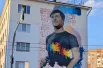 Мурал с изображением Юрия Шатунова.  Портрет солиста группы «Ласковый май» украшает фасад дома № 32 на Первомайской улице в Кумертау (Башкирия). Именно в этом городе будущий певец родился и провёл первые годы жизни.