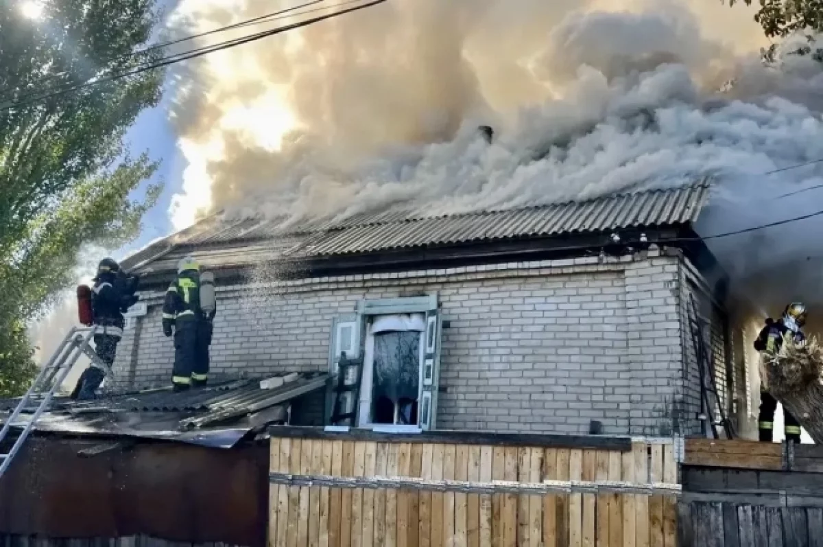 Пожар в частном доме Волгограде тушили три расчета