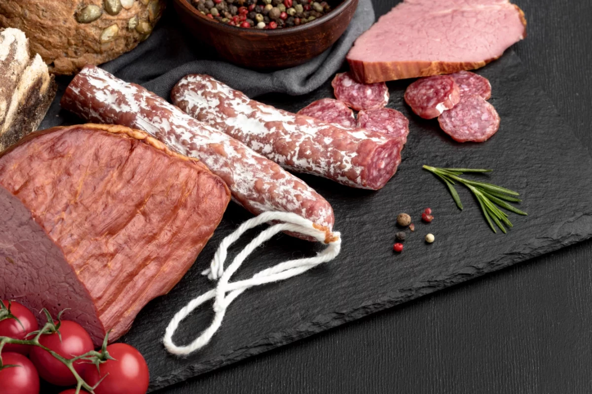 Экономисты рассказали, почему колбаса не дорожает вслед за мясом