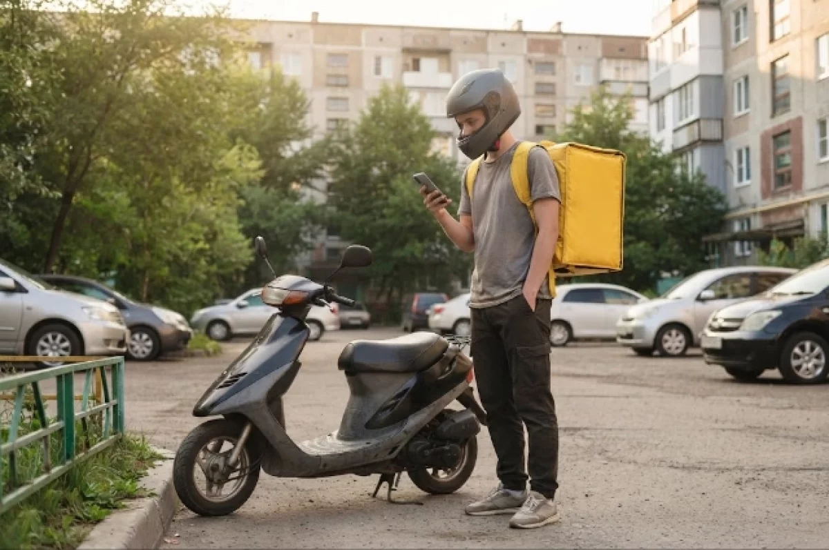 В Петербурге курьер на электровелосипеде сбил восьмилетнего мальчика